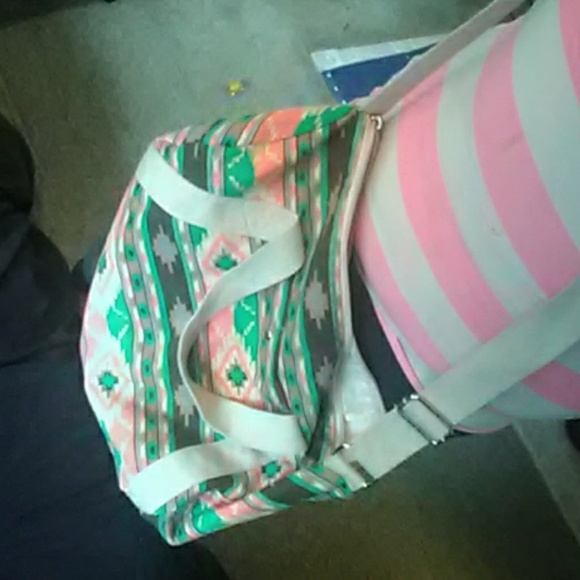 Aztec Duffle! 💕 - Picture 4 of 4